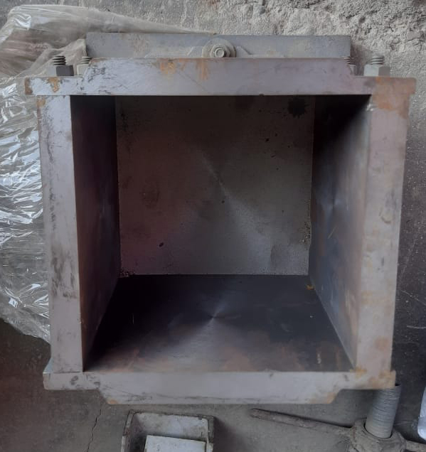 Concrete Test Cube Mould with leveled base